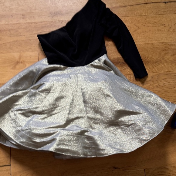 Ieena For Mac Duggal Dresses & Skirts - Chic Asymmetrical Black and Silver Women's Skirt IEENA McDuggal size 8